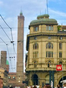 Downtown Bologne - travel to Bologna
